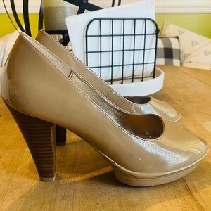 Sz 7 Nude Patent Leather Platform Peep-toe Pumps